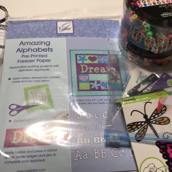 CRAFTING SUPPLIES ALPHABET APPLIQUÉS PARACORD BRACELET KIT MULTI FUR BALLS - Picture 2 of 7